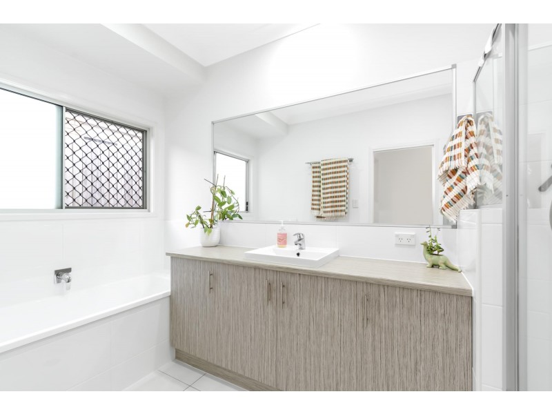 18 Dalray Drive, Raceview QLD 4305