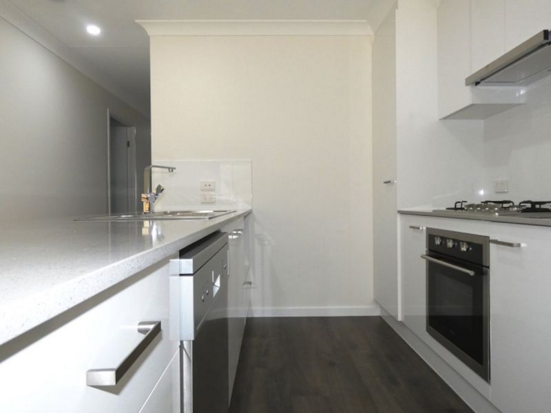 1/8 Peak Crescent, Pimpama QLD 4209