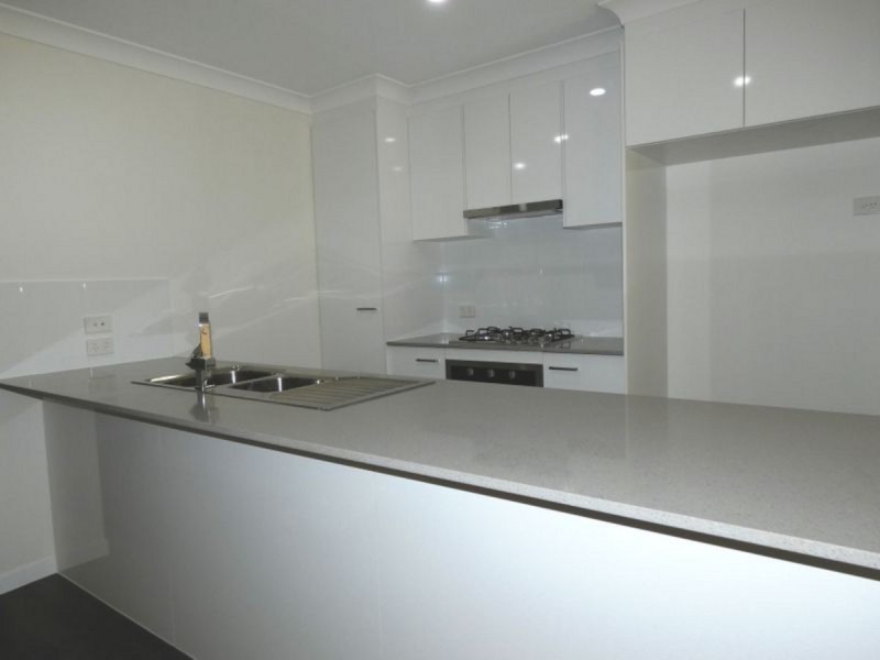 1/8 Peak Crescent, Pimpama QLD 4209