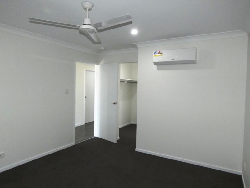 1/8 Peak Crescent, Pimpama QLD 4209