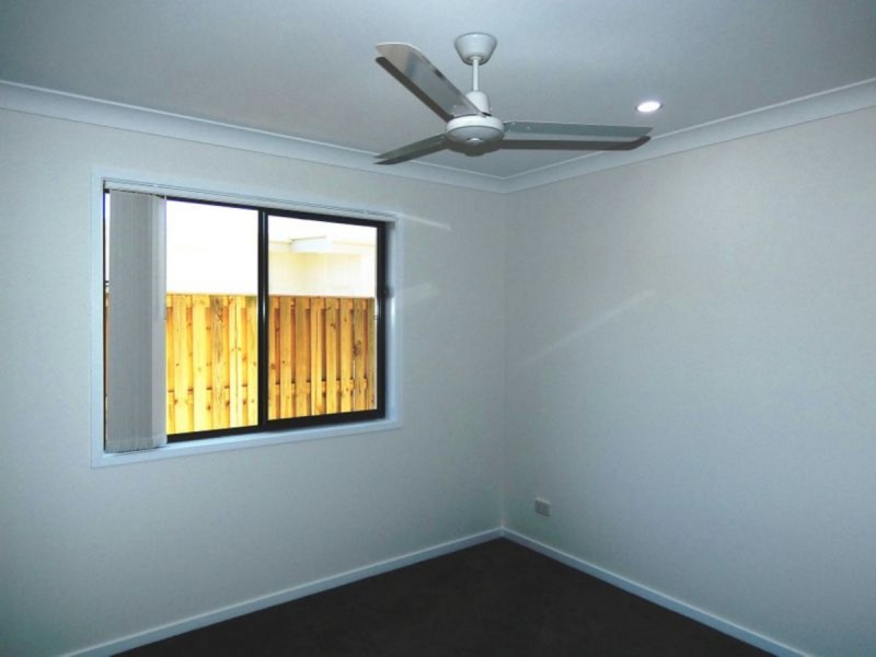 1/8 Peak Crescent, Pimpama QLD 4209
