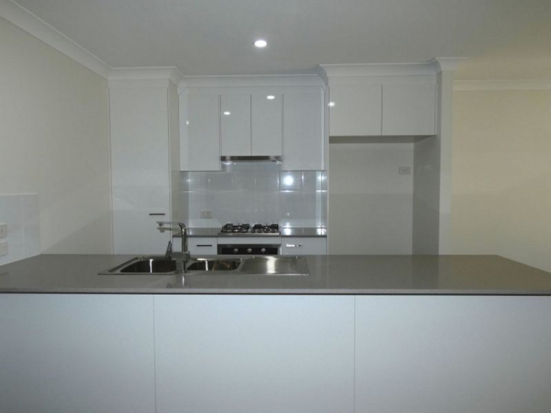 1/8 Peak Crescent, Pimpama QLD 4209