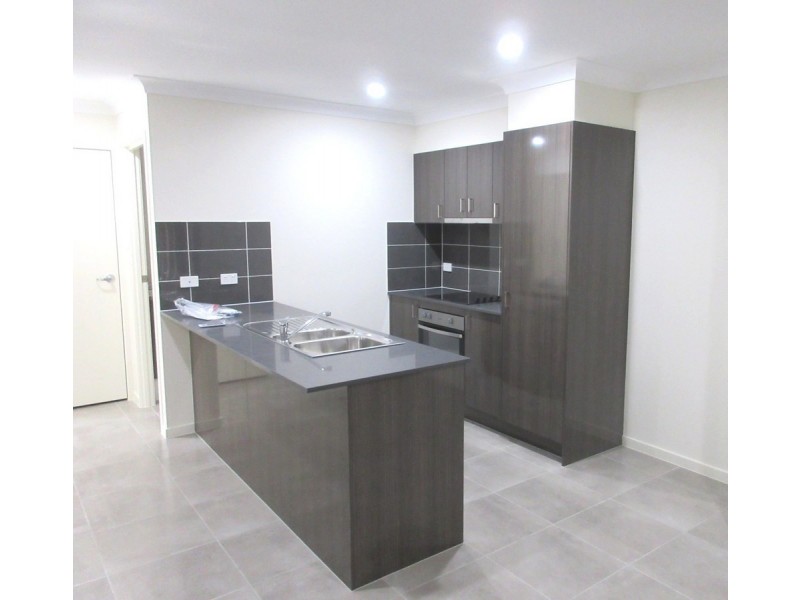 2/16 Hazel Street, Pimpama QLD 4209