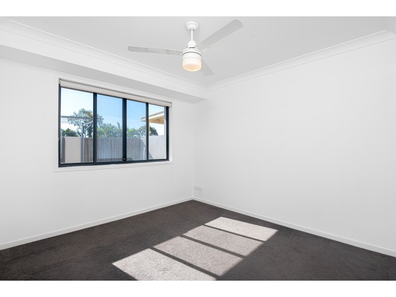 2/11 Stacer Street, Upper Coomera QLD 4209
