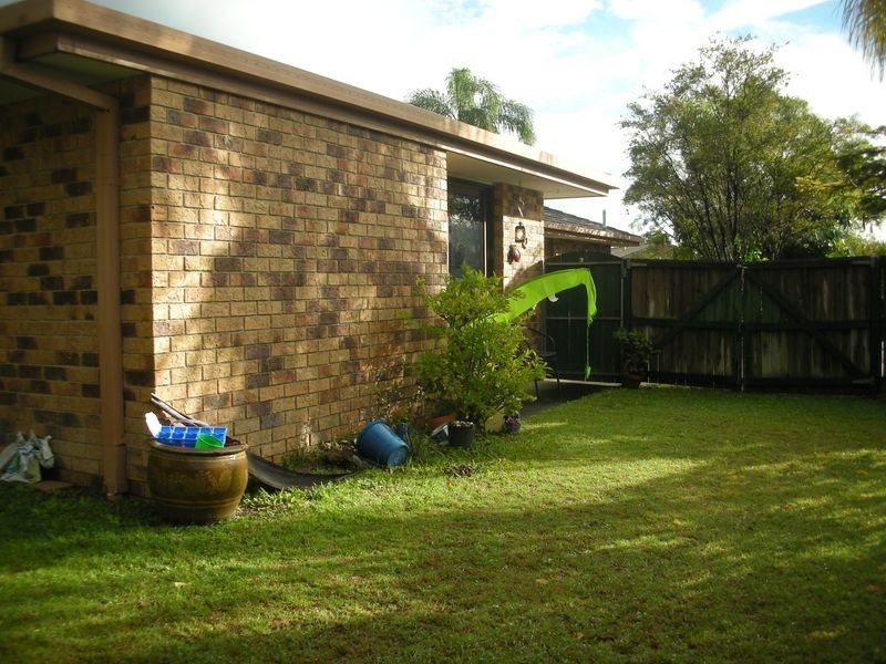 2/10 Fonda Place, Pacific Pines QLD 4211