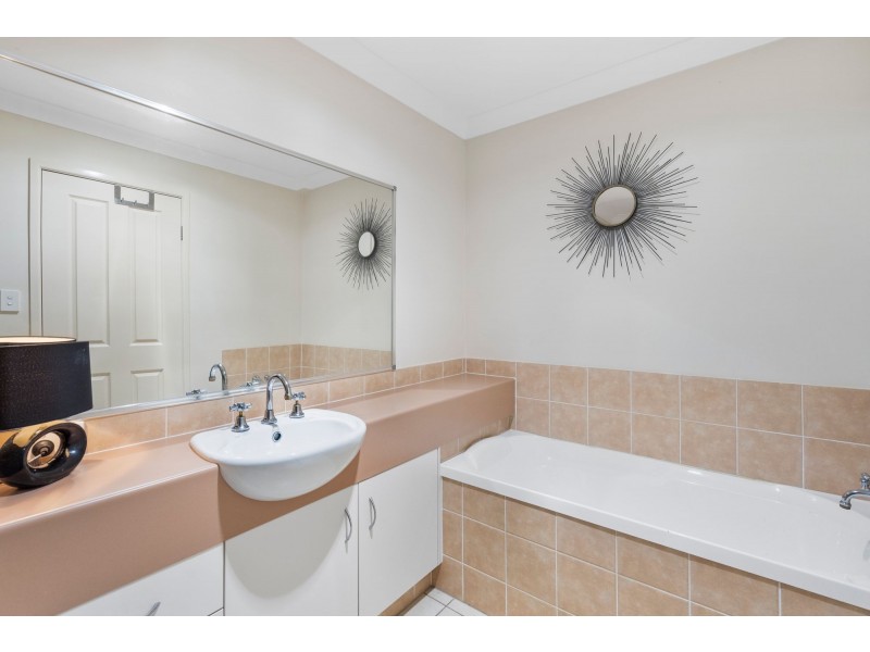 2/27 Heather Drive, Upper Coomera QLD 4209