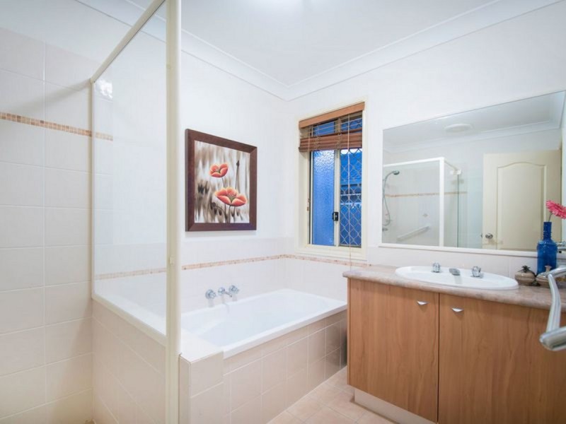 40 Roseapple Circuit, Oxenford QLD 4210