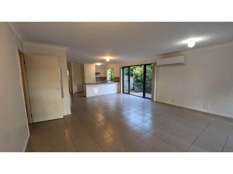 2/2 Barcoo Street, Pacific Pines QLD 4211