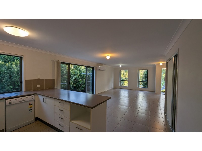 2/2 Barcoo Street, Pacific Pines QLD 4211
