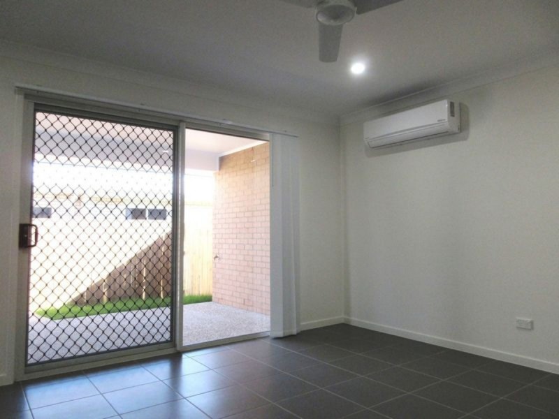 2/64 Milbrook Crescent, Pimpama QLD 4209