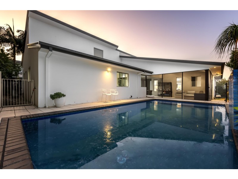 27 Buccaneer Way, Coomera Waters QLD 4209