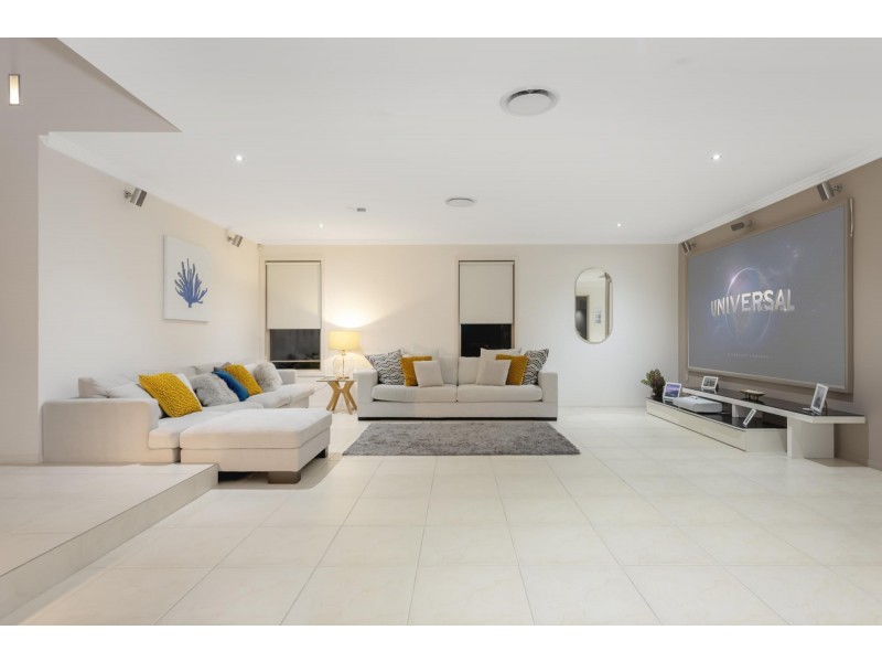 27 Buccaneer Way, Coomera Waters QLD 4209