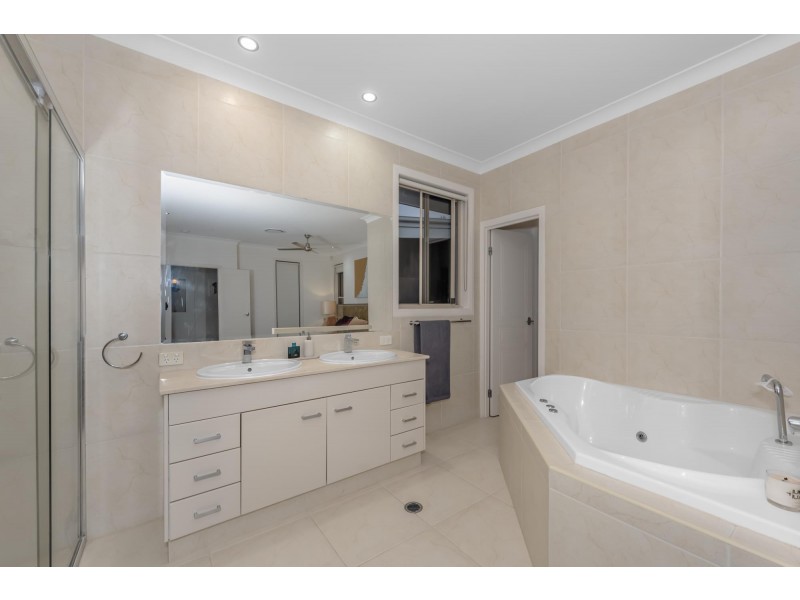 27 Buccaneer Way, Coomera Waters QLD 4209
