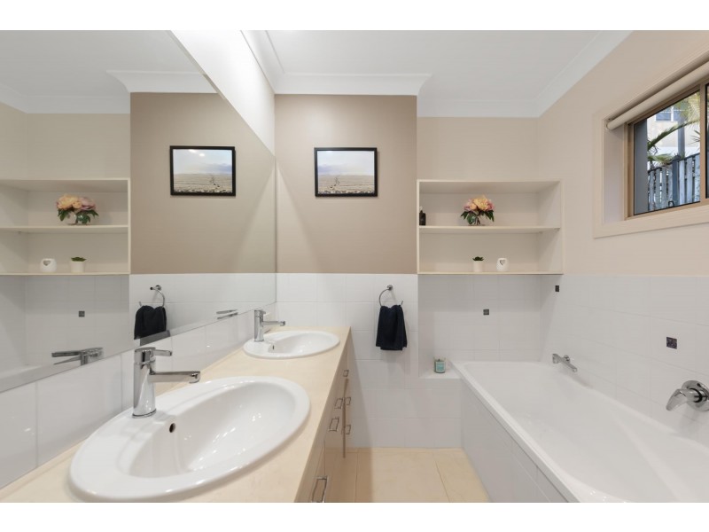 27 Buccaneer Way, Coomera Waters QLD 4209