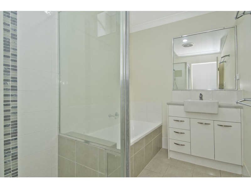 2/3 Banks Drive, Ormeau QLD 4208