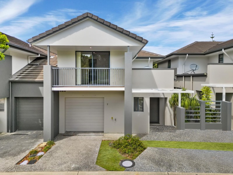 7/2 Jefferson Court, Upper Coomera QLD 4209