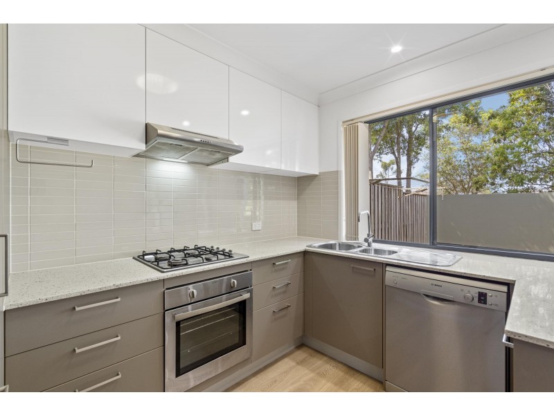7/2 Jefferson Court, Upper Coomera QLD 4209