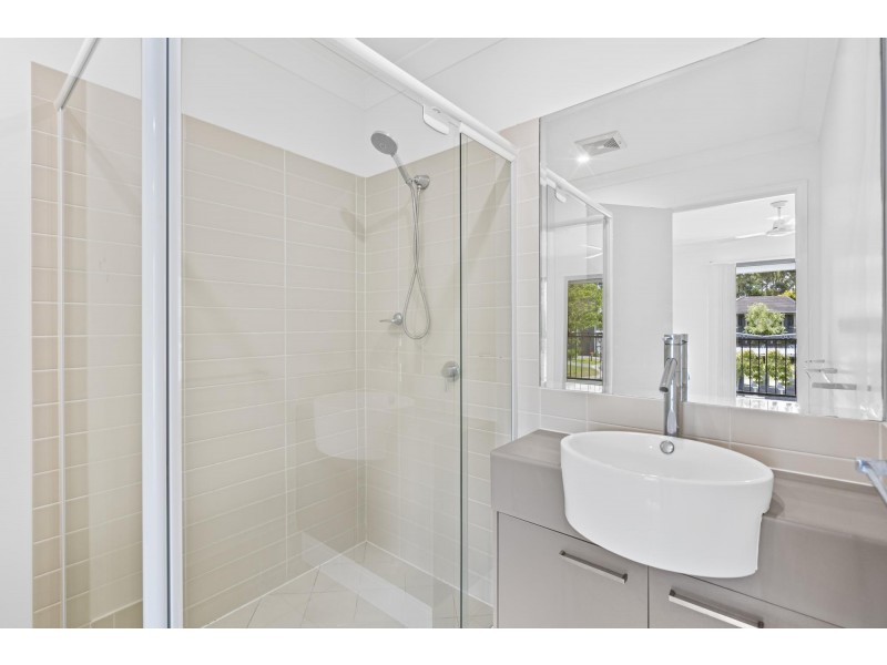 7/2 Jefferson Court, Upper Coomera QLD 4209
