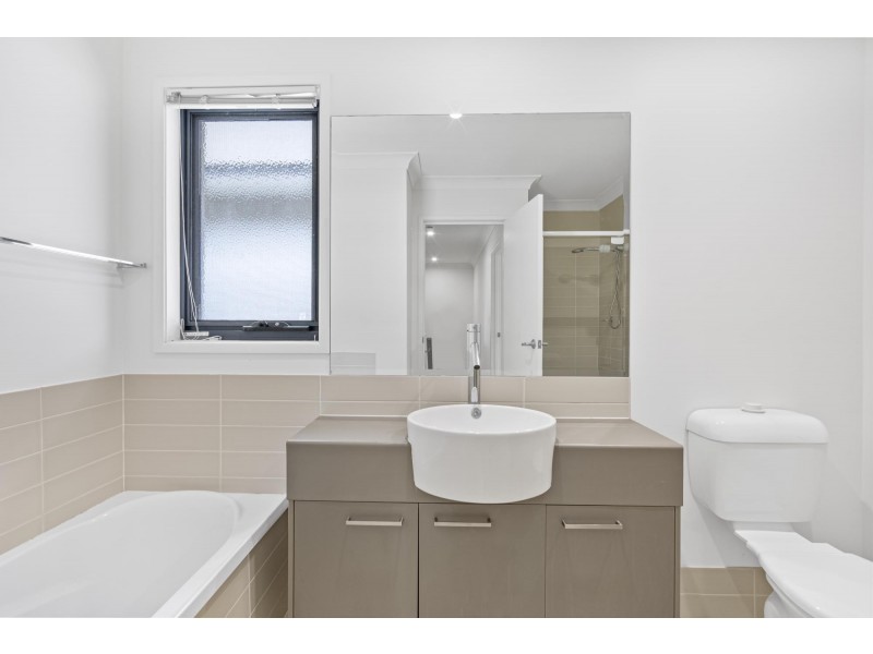 7/2 Jefferson Court, Upper Coomera QLD 4209