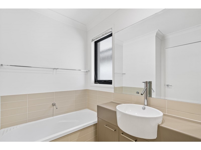 7/2 Jefferson Court, Upper Coomera QLD 4209