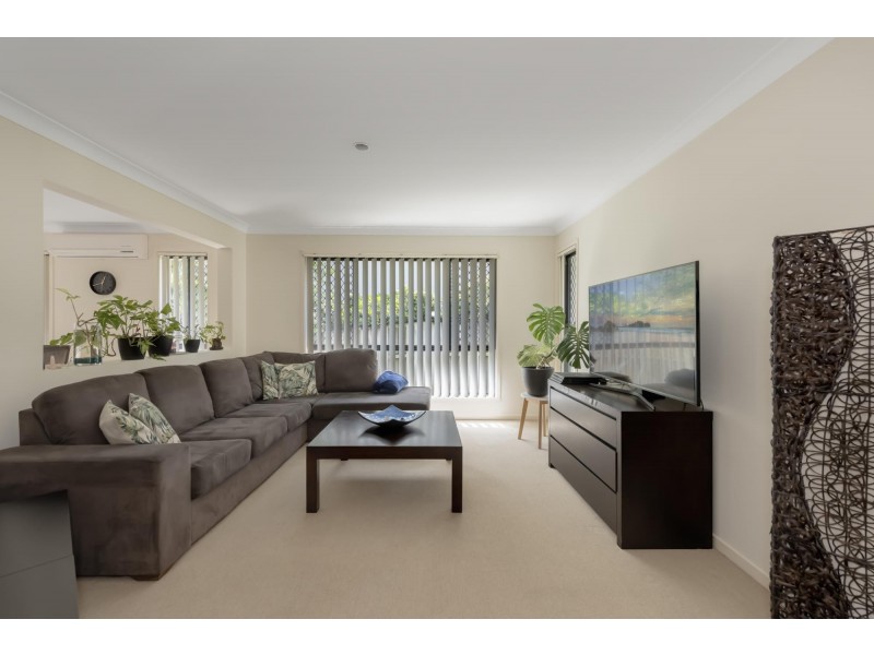 17 Gerard Street, Pacific Pines QLD 4211