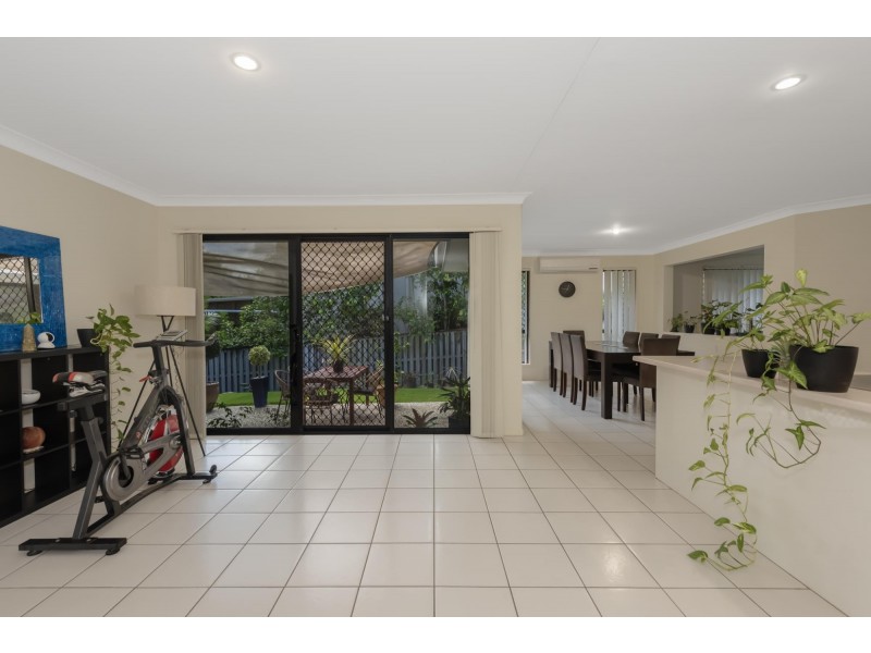 17 Gerard Street, Pacific Pines QLD 4211