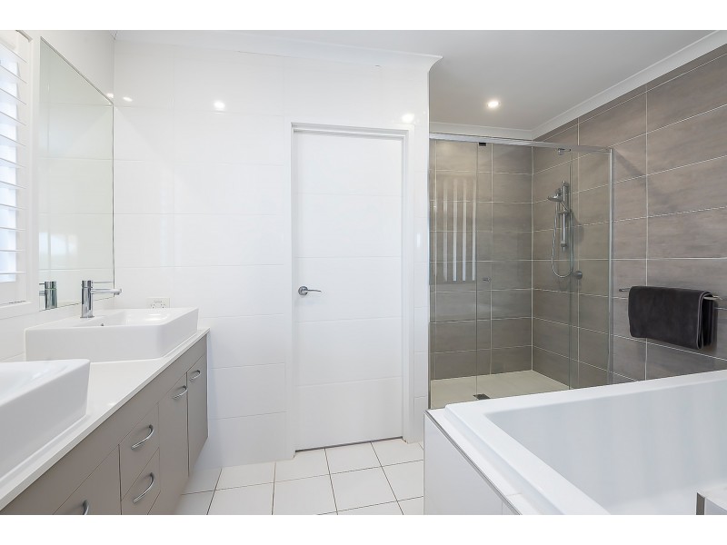 27 Summerhill Crescent, Ormeau Hills QLD 4208