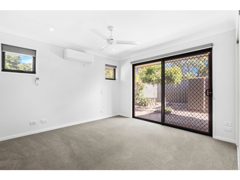 2/2 Armani Avenue, Pimpama QLD 4209