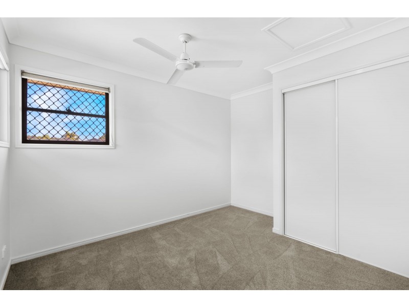 2/2 Armani Avenue, Pimpama QLD 4209