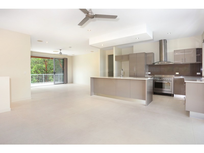 2/51 Canada Place, Arundel QLD 4214