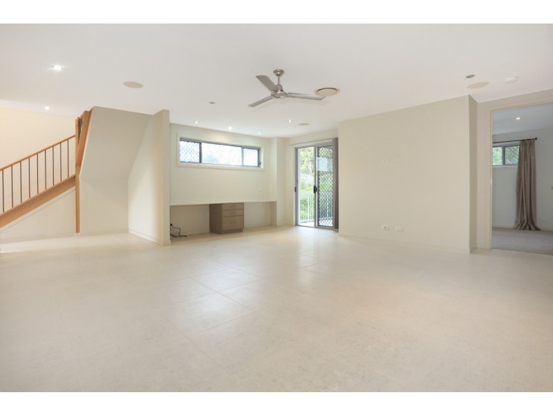 2/51 Canada Place, Arundel QLD 4214