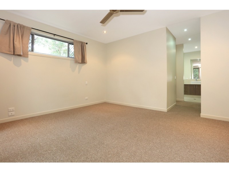 2/51 Canada Place, Arundel QLD 4214