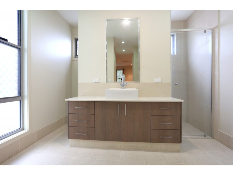 2/51 Canada Place, Arundel QLD 4214