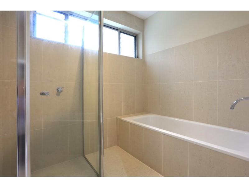 2/51 Canada Place, Arundel QLD 4214