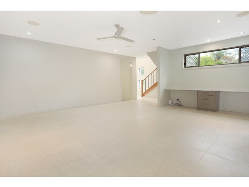 2/51 Canada Place, Arundel QLD 4214