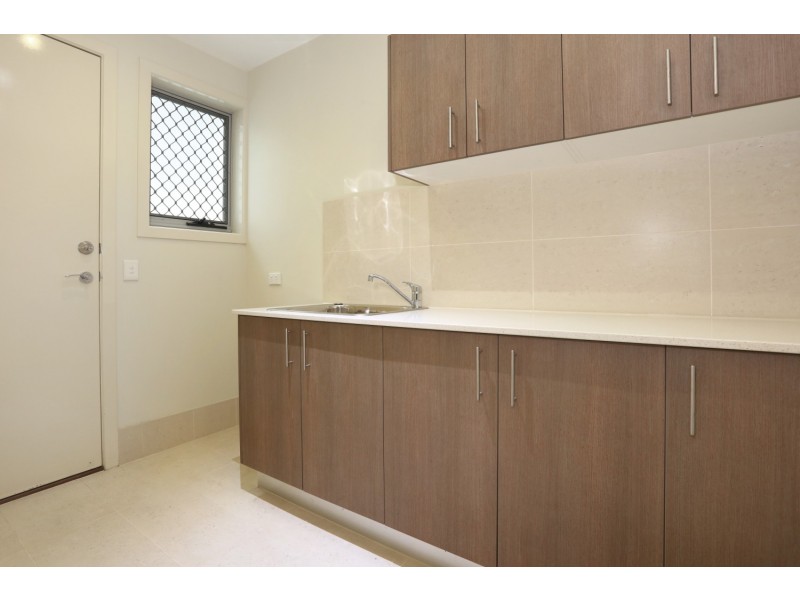 2/51 Canada Place, Arundel QLD 4214