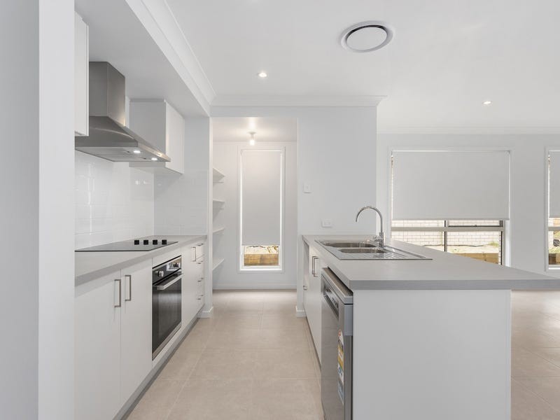 13 Peterson Way, White Rock QLD 4306