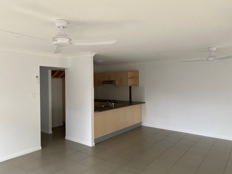 2/10 Glentree Avenue, Upper Coomera QLD 4209