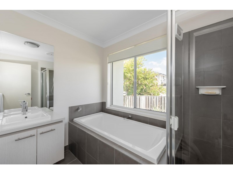 6 Stinson Circuit, Coomera QLD 4209