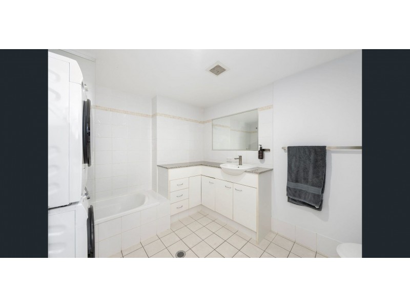 3/1996 Gold Coast Highway, Miami QLD 4220