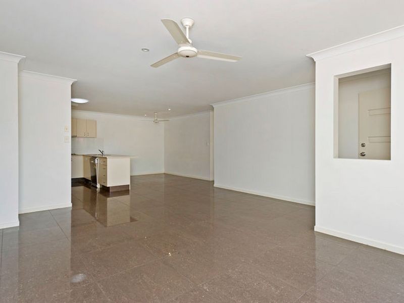 2/16 Redstart Street, Upper Coomera QLD 4209