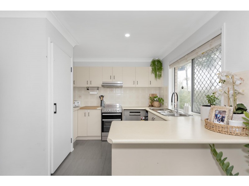 85 Overland  Drive, Edens Landing QLD 4207