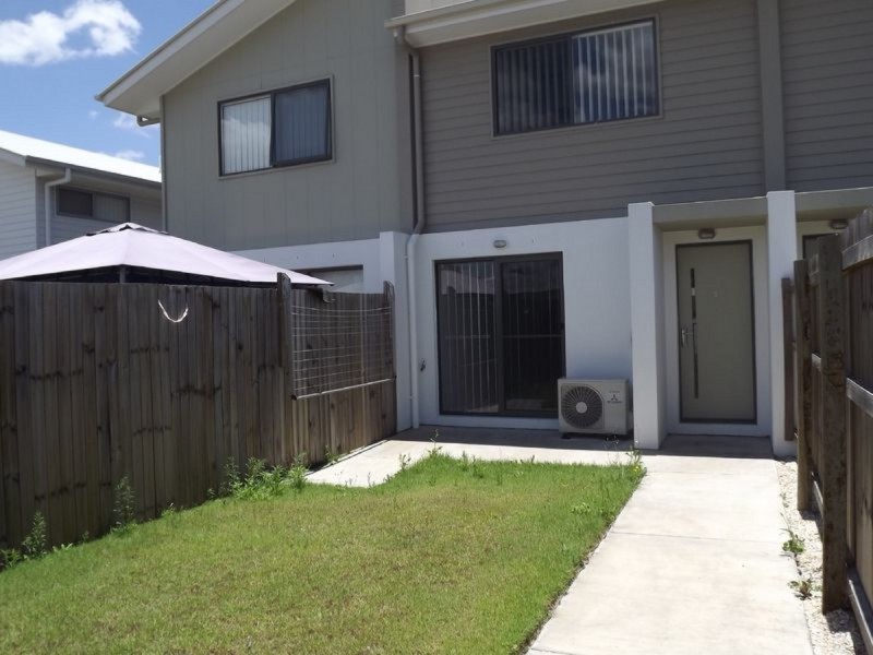 3/2 Tayla Street, Pimpama QLD 4209