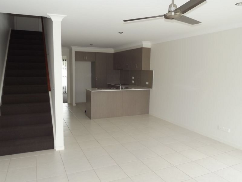 3/2 Tayla Street, Pimpama QLD 4209