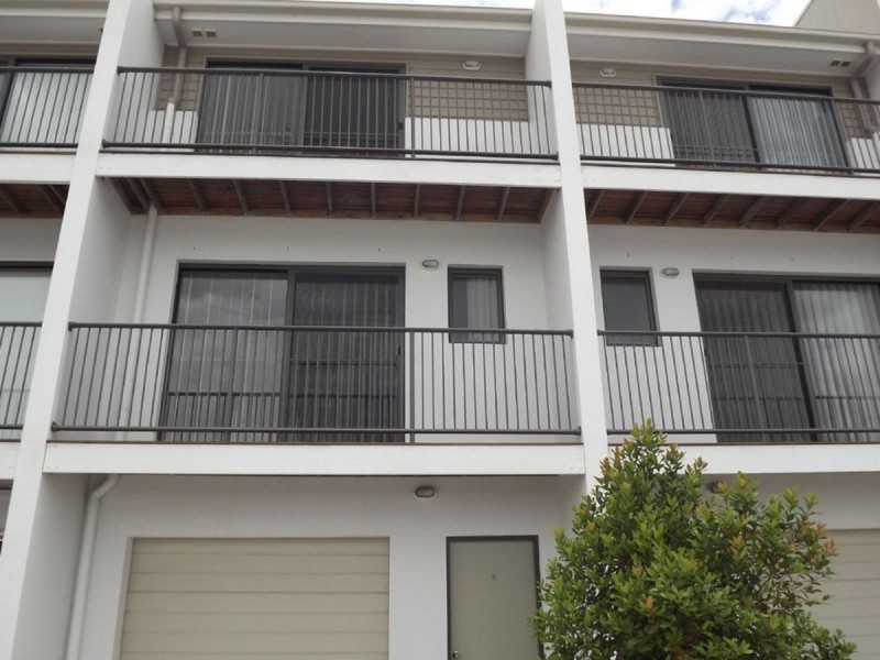 3/2 Tayla Street, Pimpama QLD 4209