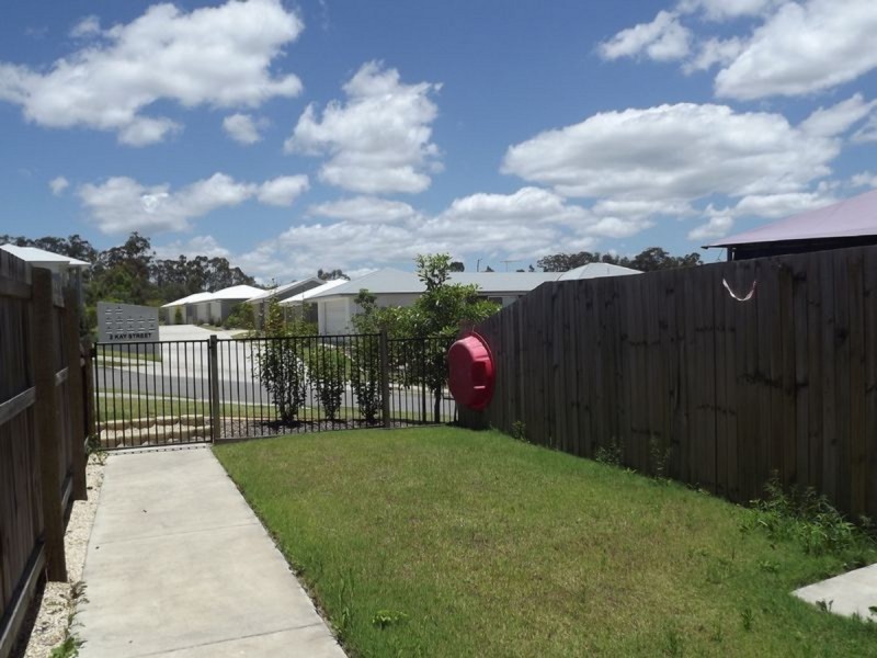 3/2 Tayla Street, Pimpama QLD 4209