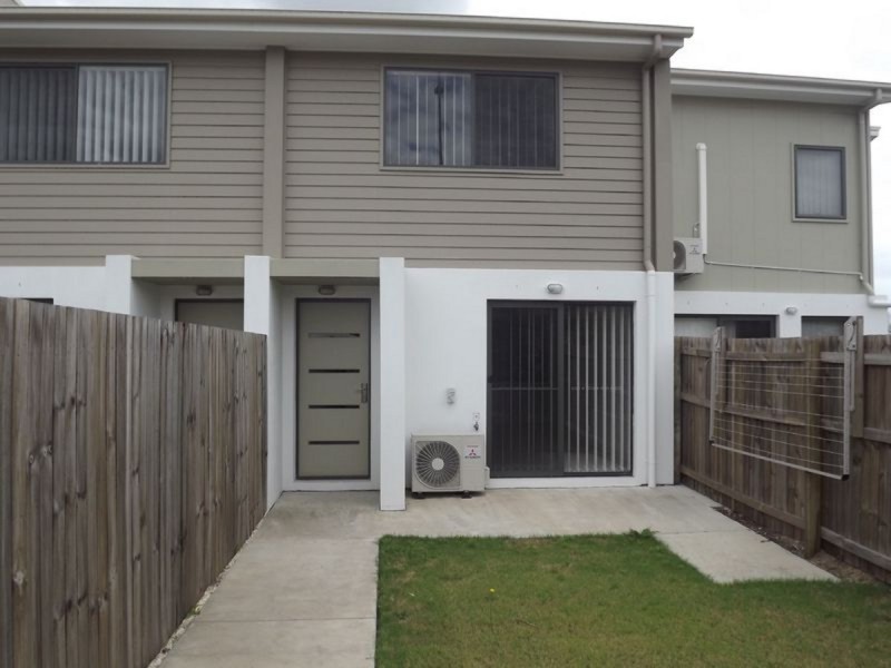 3/2 Tayla Street, Pimpama QLD 4209