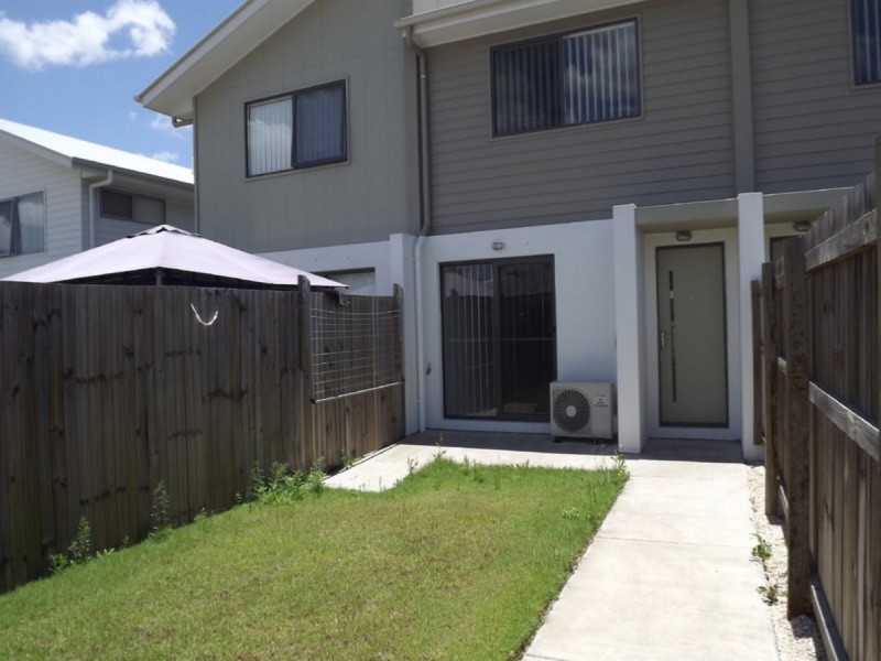 3/2 Tayla Street, Pimpama QLD 4209