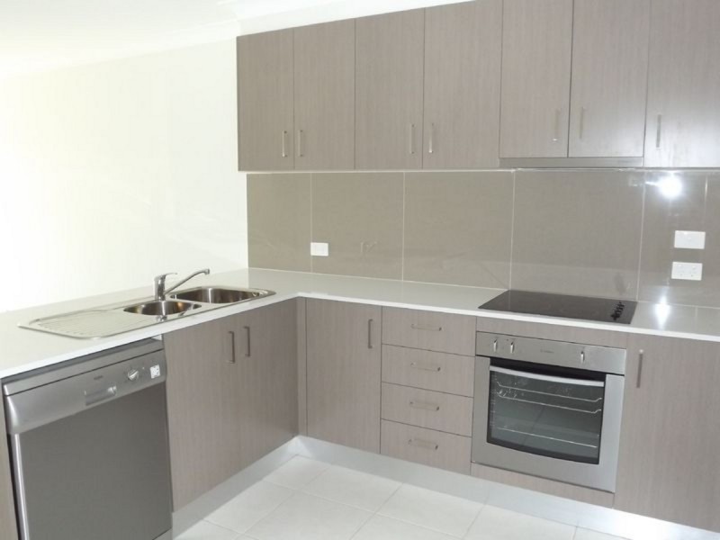 3/2 Tayla Street, Pimpama QLD 4209