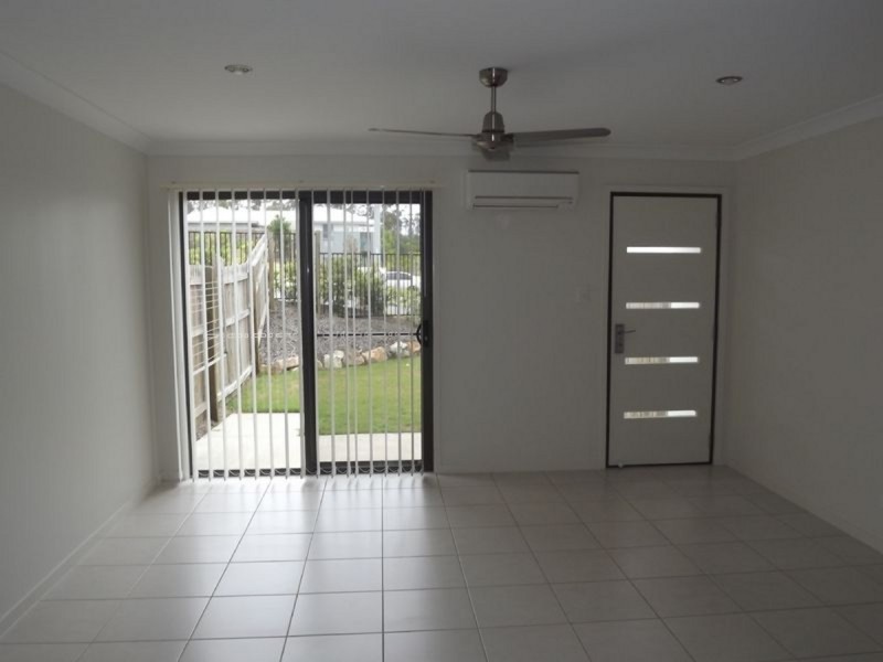 3/2 Tayla Street, Pimpama QLD 4209